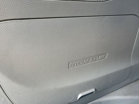 Used 2022 Chrysler Pacifica Touring-L w/ Uconnect Theater Family Group FWD image 16