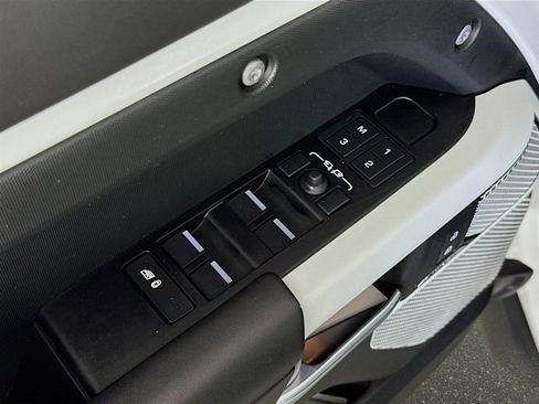 Used 2023 Land Rover Defender 130 SE image 20