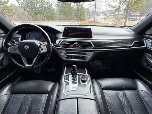 Used 2018 BMW 750i xDrive image 22