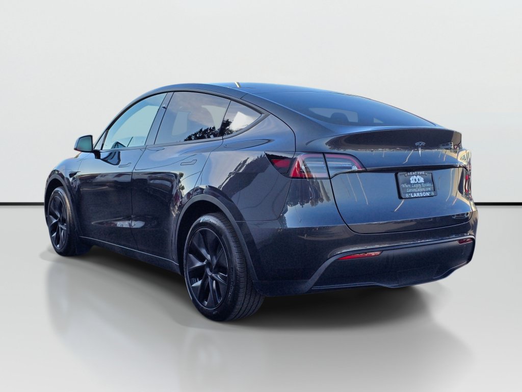 Used 2025 Tesla Model Y Long Range RWD image 3