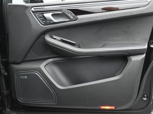 Used 2019 Porsche Macan AWD/4WD image 26