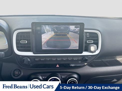 Used 2023 Hyundai Venue Limited image 13
