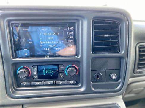 Used 2004 GMC Yukon XL SLT w/ Preferred Equipment Group RWD image 30