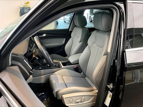 Certified 2025 Audi Q5 2.0T Premium Plus w/ Premium Plus Package image 8