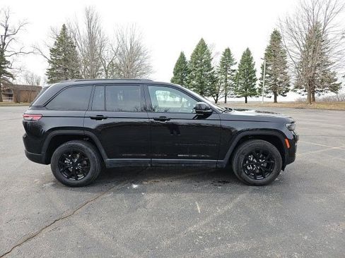 Used 2025 Jeep Grand Cherokee Altitude image 7