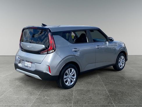 Used 2025 Kia Soul LX FWD image 5