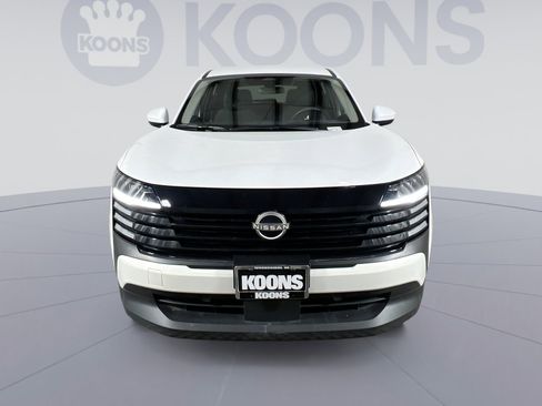 Used 2025 Nissan Kicks SV image 11