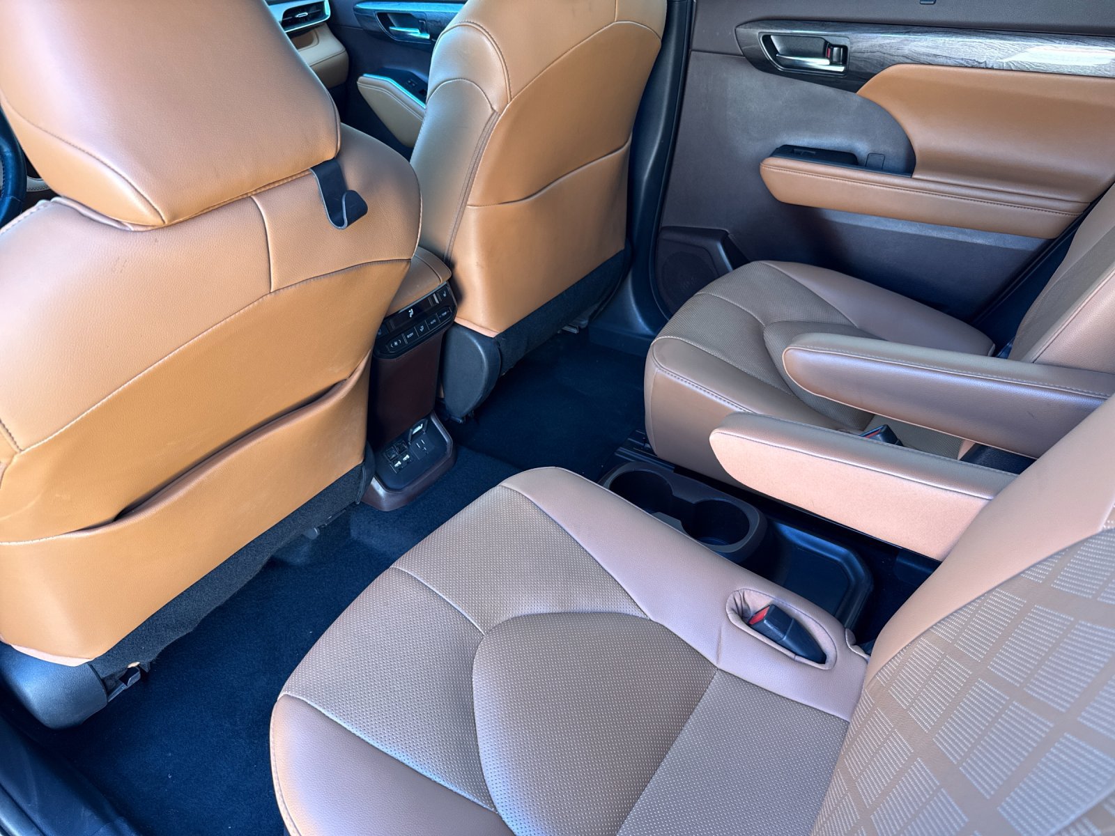 Used 2021 Toyota Highlander Platinum FWD image 11