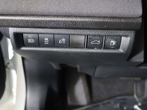 Used 2025 Toyota Camry LE w/ Convenience Package image 31