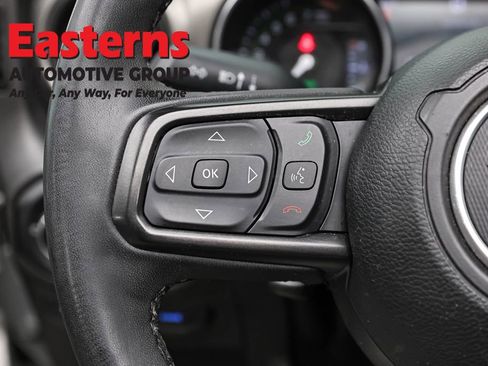 Used 2023 Jeep Wrangler Unlimited w/ Sun & Screen Package image 15