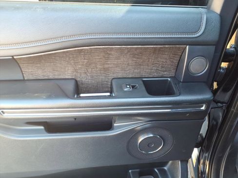 Used 2021 Ford Expedition Max Limited image 8
