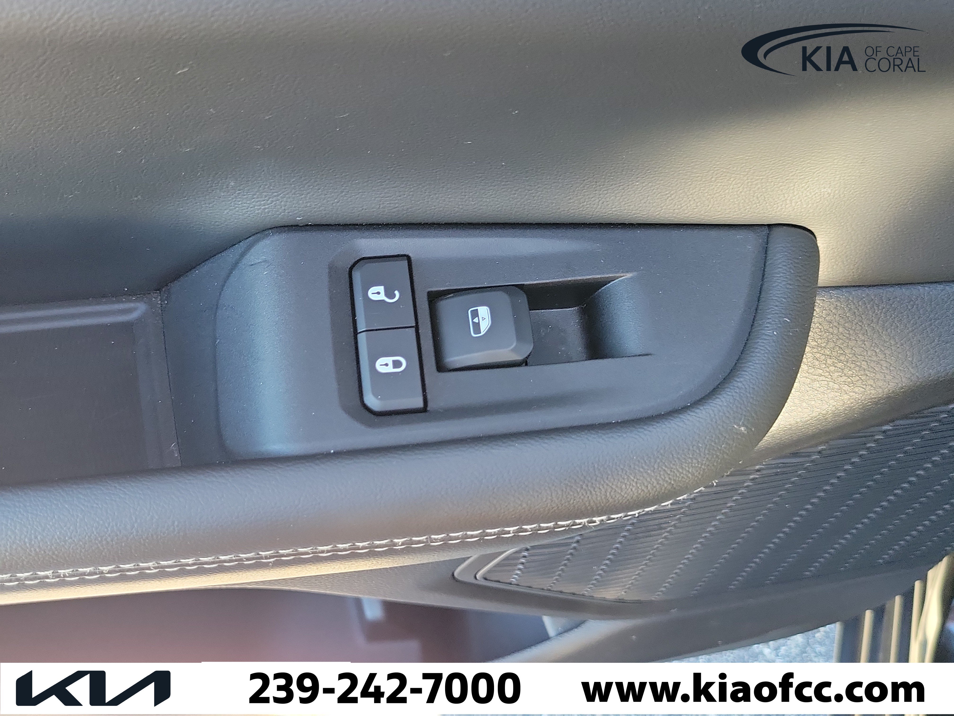 Used 2024 Jeep Grand Cherokee Limited w/ Black Appearance Package AWD/4WD image 16