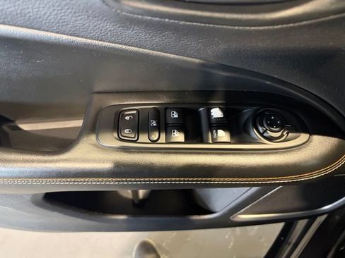 Used 2019 Jeep Compass Latitude FWD image 30