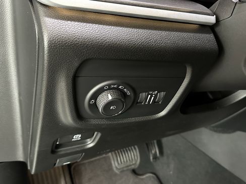 New 2025 Jeep Grand Cherokee Limited w/ Luxury Tech Group II AWD/4WD image 16