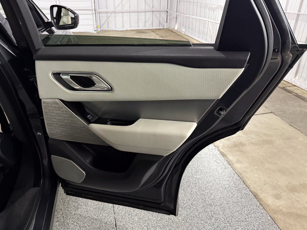 Used 2018 Land Rover Range Rover Velar R-Dynamic SE AWD/4WD image 26