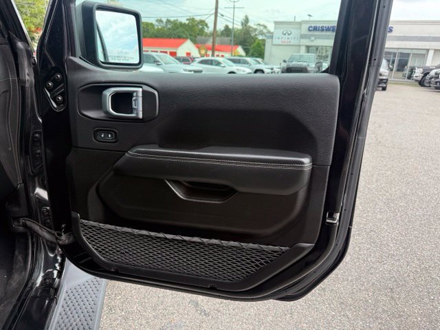Used 2023 Jeep Wrangler Unlimited Sahara AWD/4WD image 32