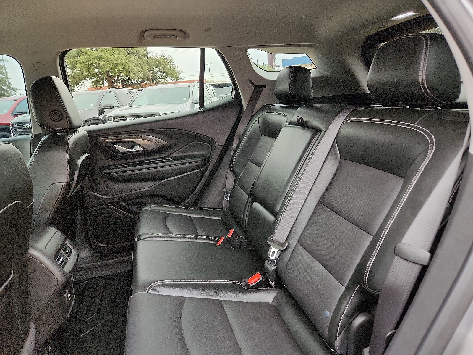 Used 2024 GMC Terrain SLT AWD/4WD image 13