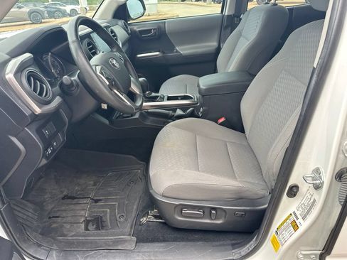 Used 2022 Toyota Tacoma SR5 RWD image 14