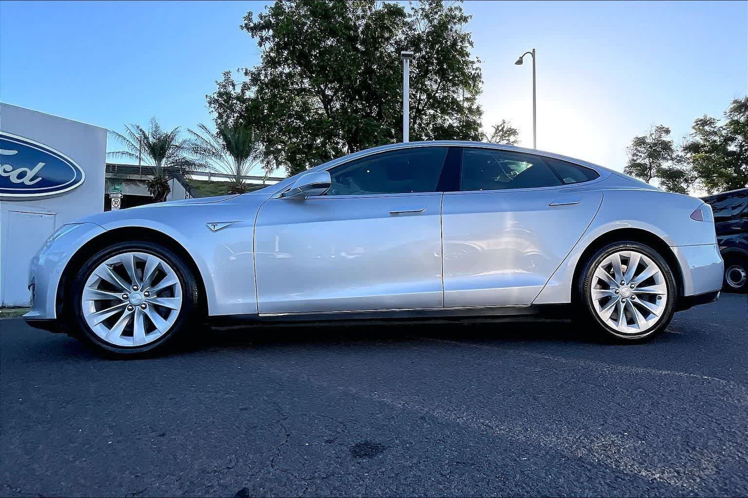 Used 2016 Tesla Model S 70 RWD image 3