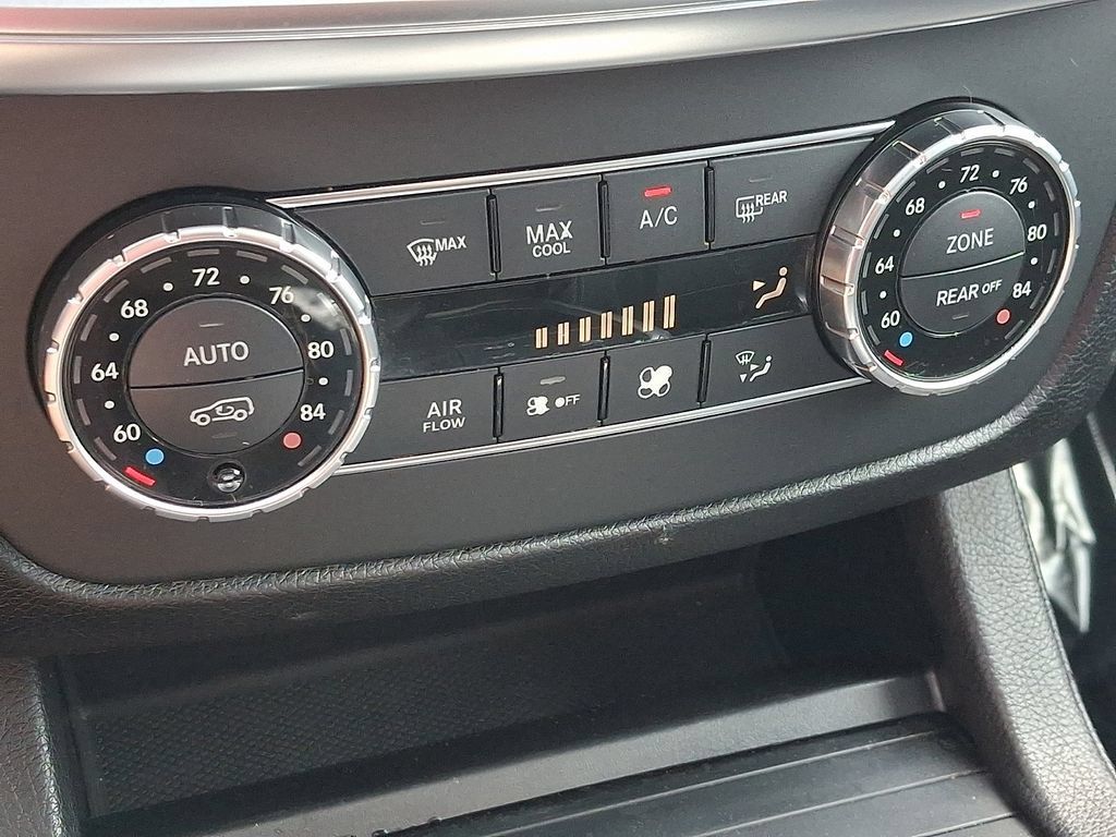 Used 2015 Mercedes-Benz GL 550 4MATIC image 22