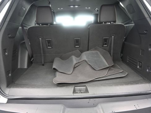 Used 2024 Chevrolet Traverse RS FWD image 19