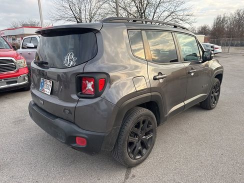 Used 2016 Jeep Renegade Latitude image 4