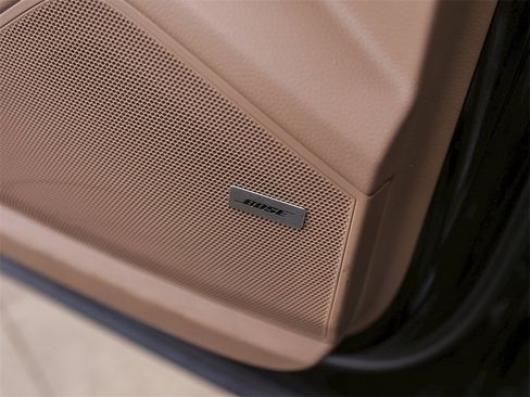 Certified 2023 Porsche Cayenne Platinum Edition image 29