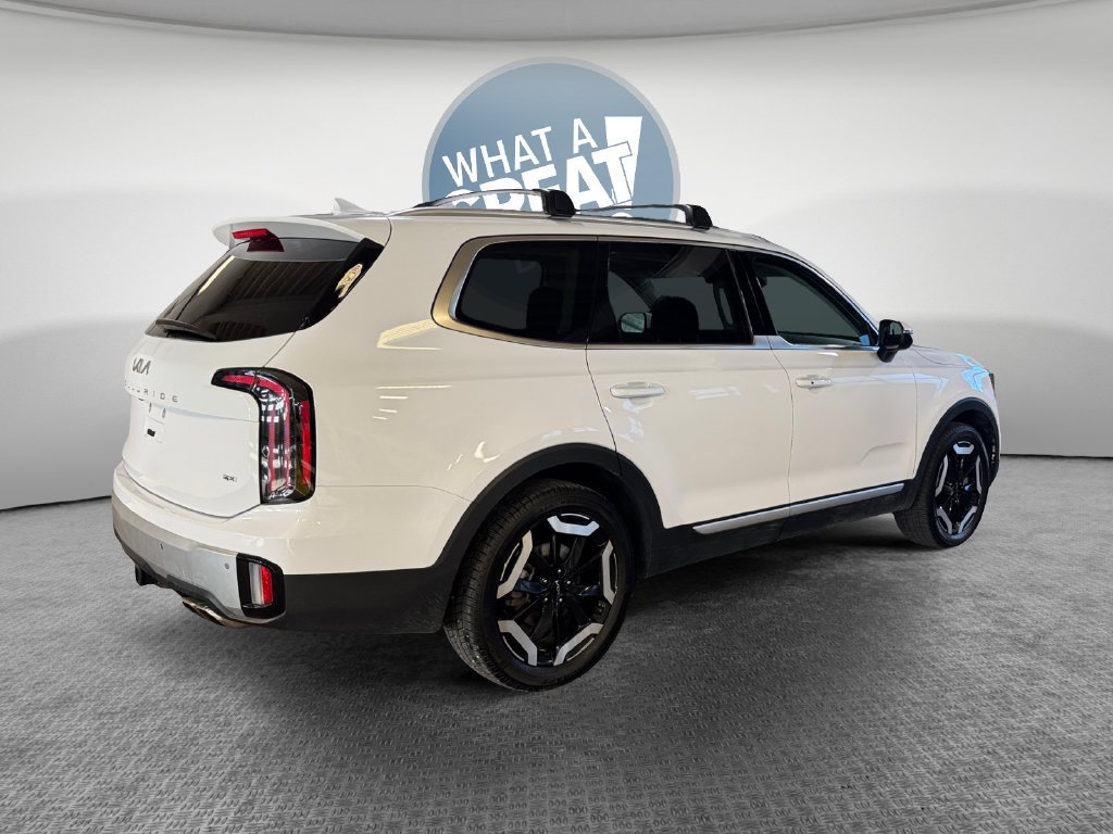 Certified 2024 Kia Telluride EX w/ EX Captain's Chair Package AWD/4WD image 3