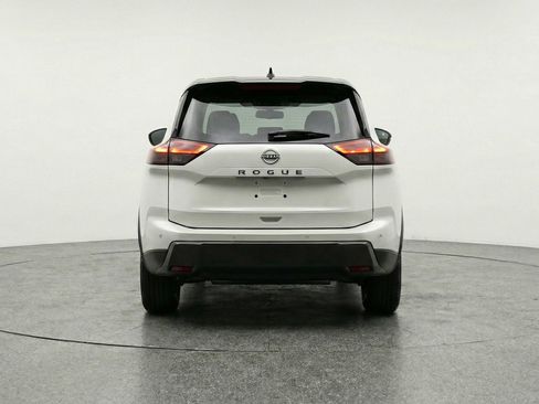 Used 2025 Nissan Rogue SV image 7