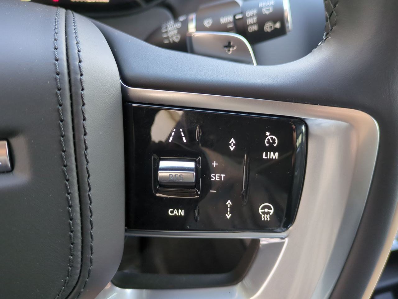 New 2025 Land Rover Range Rover SV AWD/4WD image 12
