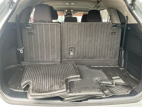 Used 2020 Toyota Highlander LE image 6