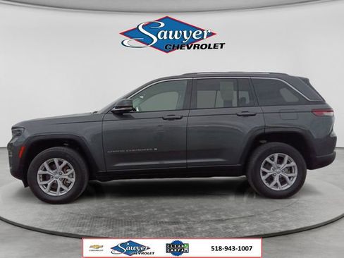 Used 2022 Jeep Grand Cherokee Limited AWD/4WD image 2