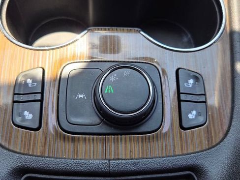 Used 2023 GMC Acadia SLE w/ Driver Convenience Package FWD image 23