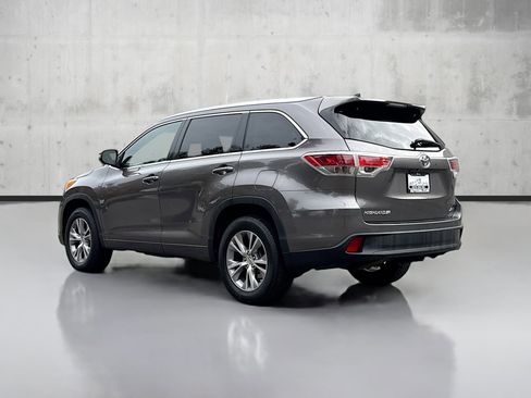Used 2014 Toyota Highlander XLE image 5