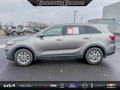 Used 2019 Kia Sorento LX image 3