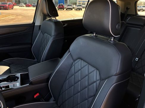 Used 2024 Volkswagen Atlas SEL Premium R-Line image 12