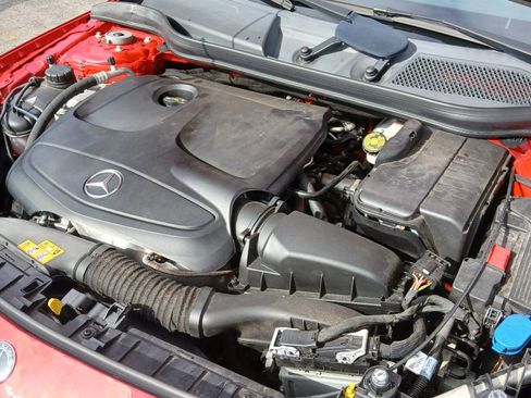 Used 2018 Mercedes-Benz GLA 250 GLA 250 Sport Utility 4D image 21