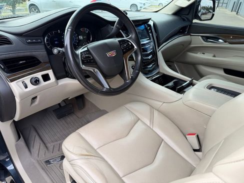 Used 2019 Cadillac Escalade Premium Luxury image 14