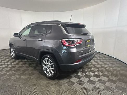 Used 2024 Jeep Compass Latitude w/ Sun and Sound Group AWD/4WD image 5