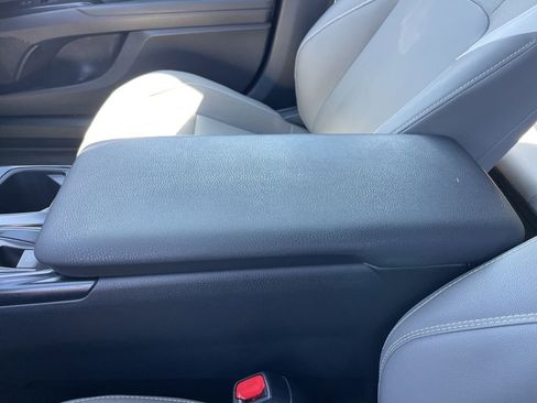 Used 2025 Toyota Camry SE w/ Convenience Package image 14