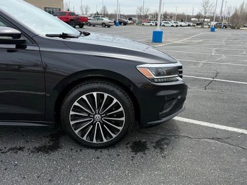 Used 2022 Volkswagen Passat 2.0T image 10