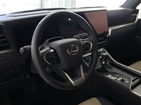 Used 2026 Lexus GX 550 w/ Accessory Package (CT) AWD/4WD image 19