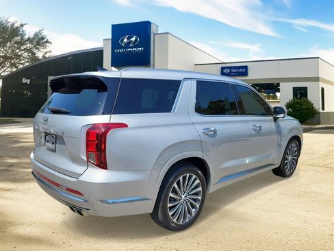 Used 2024 Hyundai Palisade Calligraphy FWD image 4