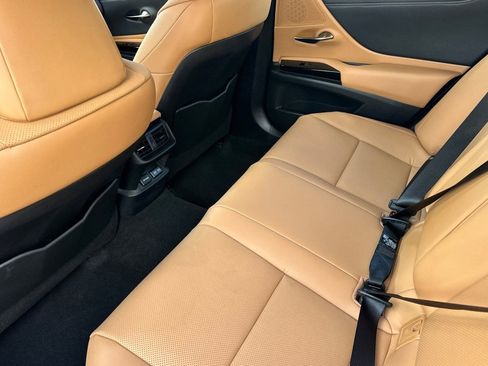 Used 2025 Lexus ES 300h w/ Premium Package image 28