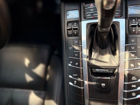 Used 2017 Porsche Macan S image 40