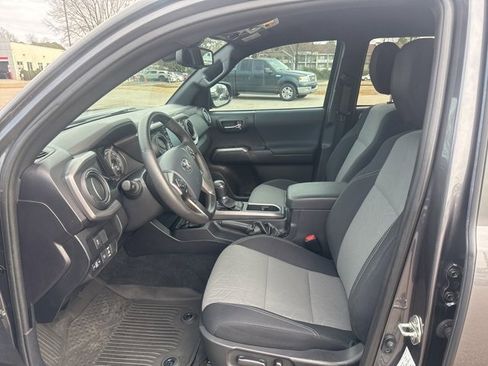 Used 2020 Toyota Tacoma TRD Off-Road image 20