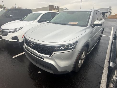 Used 2022 Kia Sorento LX image 5