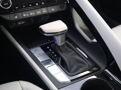 Certified 2025 Hyundai Elantra Limited image 19