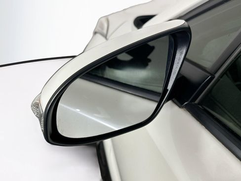Used 2018 Toyota C-HR XLE FWD image 16