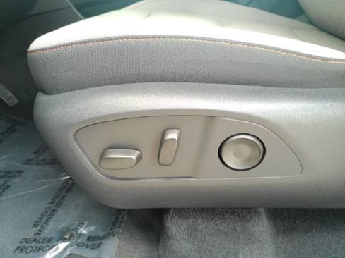 Used 2026 Chevrolet Traverse LT w/ Driver Confidence Package FWD image 15